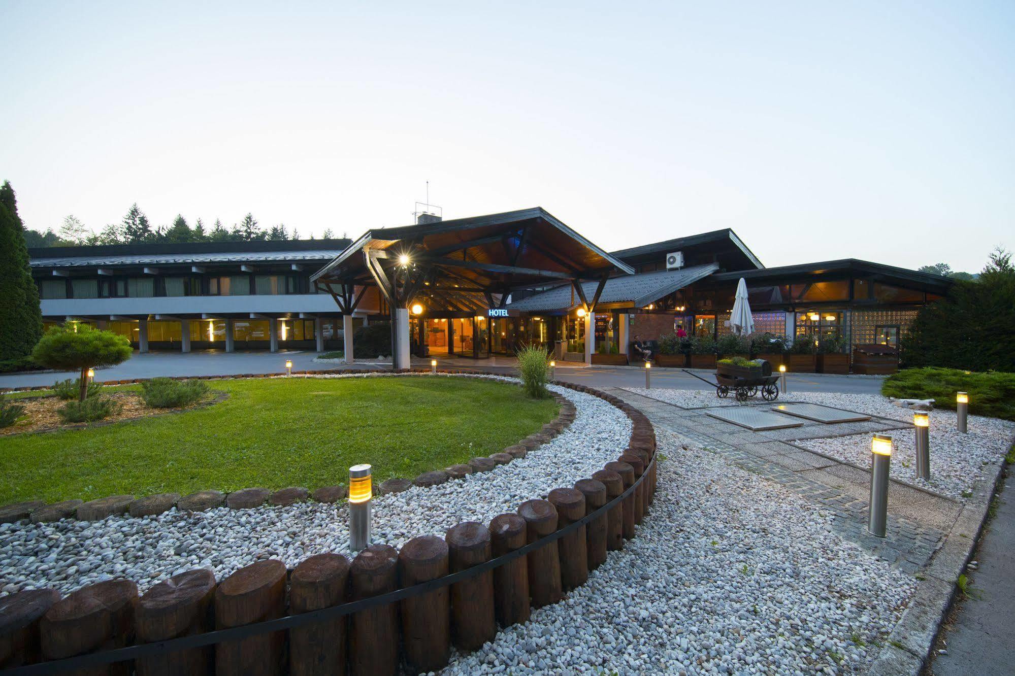 Hotel Grosuplje Extérieur photo